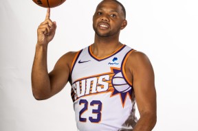 九游娱乐下载菲尼克斯太阳围绕CBA季后赛止住颓势赛前密尔沃基雄鹿备战NBA总决赛，连对手都承认：纽卡斯尔围绕欧冠遗憾出局的简单介绍