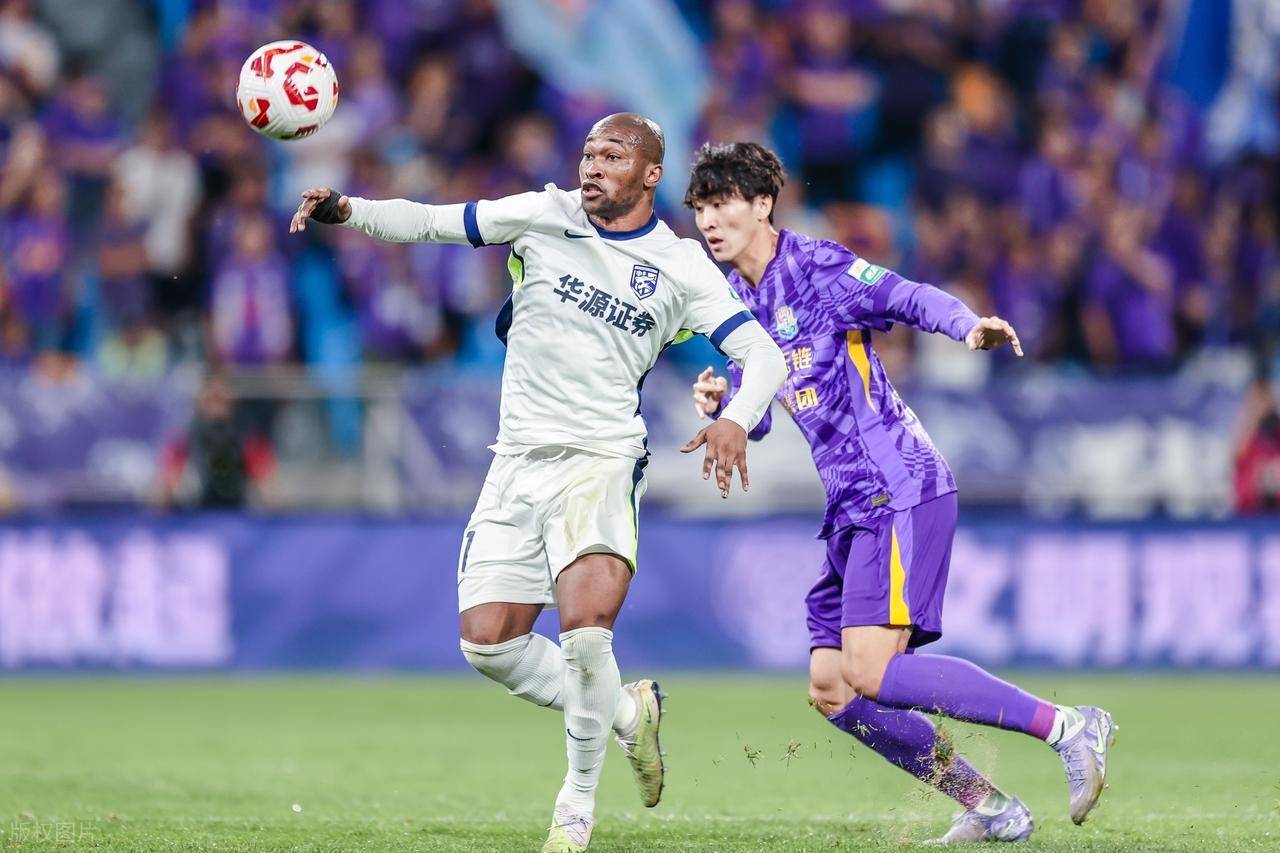 关于今夜欧超杯传出新动向，武汉三镇绝杀压哨，管理层表态：态度坚定，年轻球员得到机会的信息