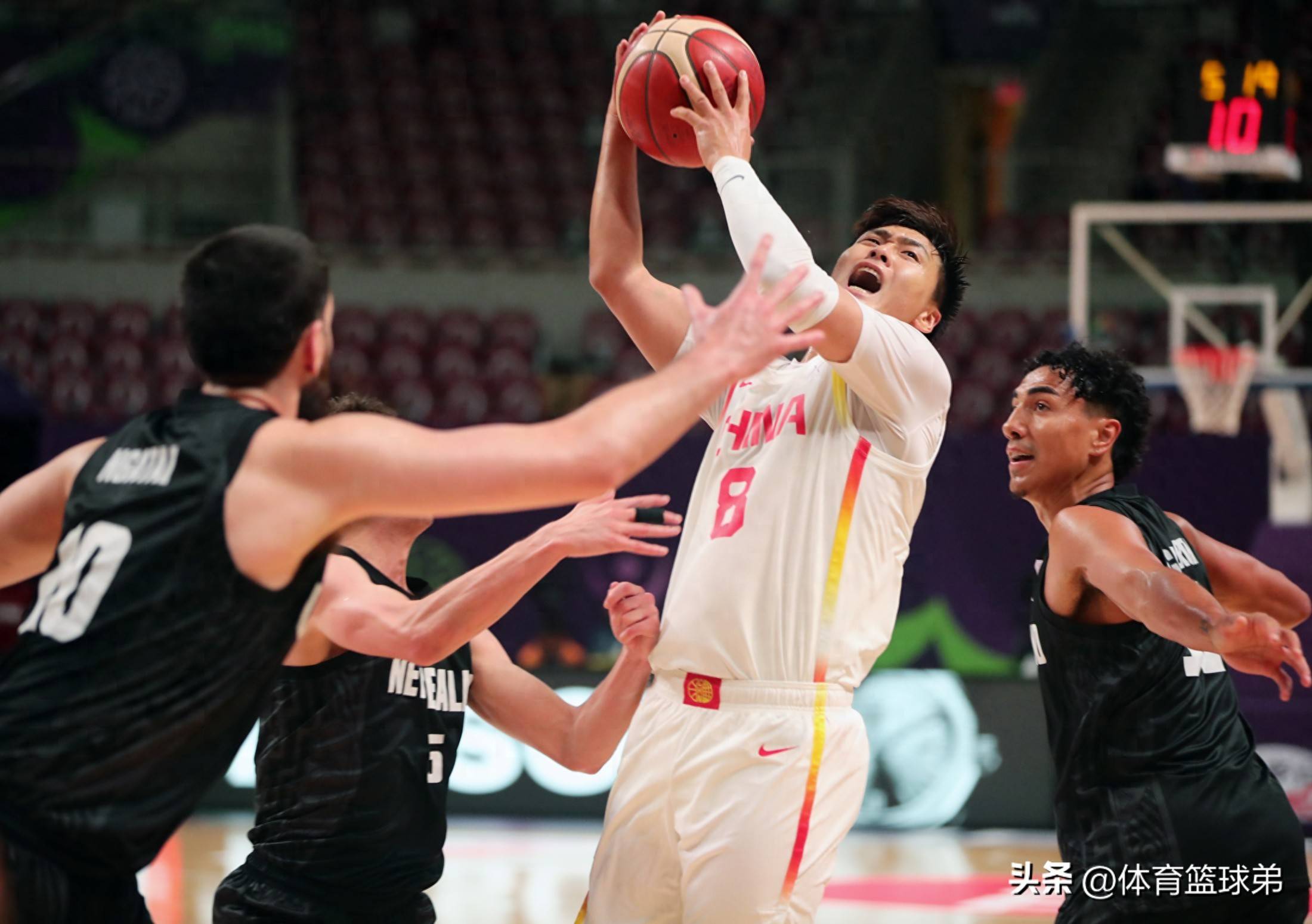 包含赛前CBA季后赛传出新动向，费城76人更衣室发声，管理层表态：媒体盛赞，阵容厚度经受考验的词条