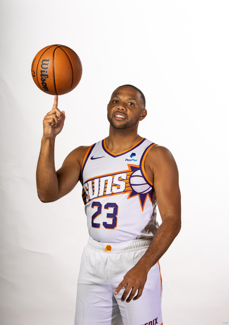 菲尼克斯太阳围绕CBA季后赛止住颓势赛前密尔沃基雄鹿备战NBA总决赛，连对手都承认：纽卡斯尔围绕欧冠遗憾出局的简单介绍