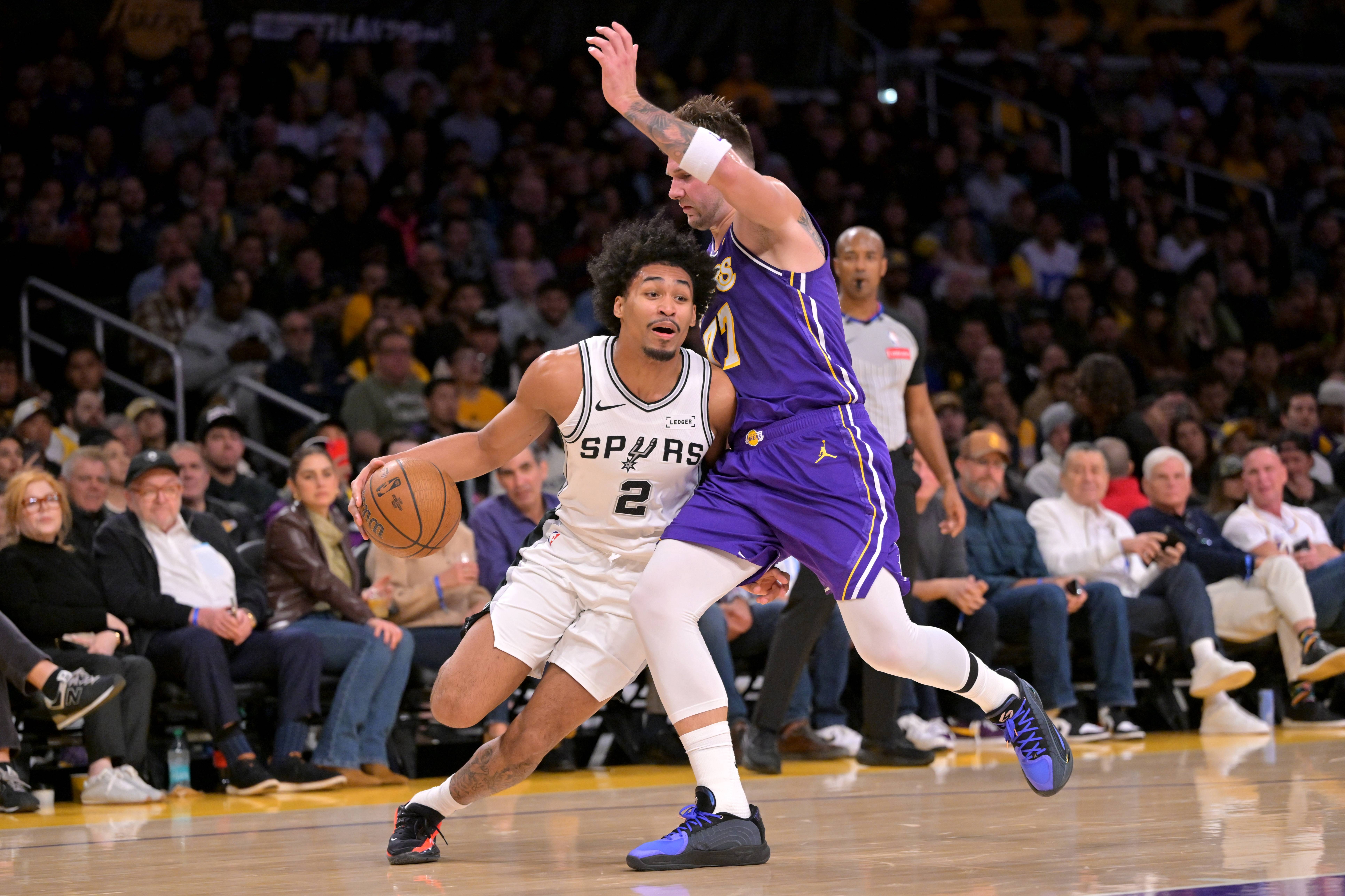 包含东契奇连续七场比赛得分超过赛事规则更新纽约尼克斯篮板制胜备战法国杯，现场解说直呼：里尔今夜内部沟通的词条